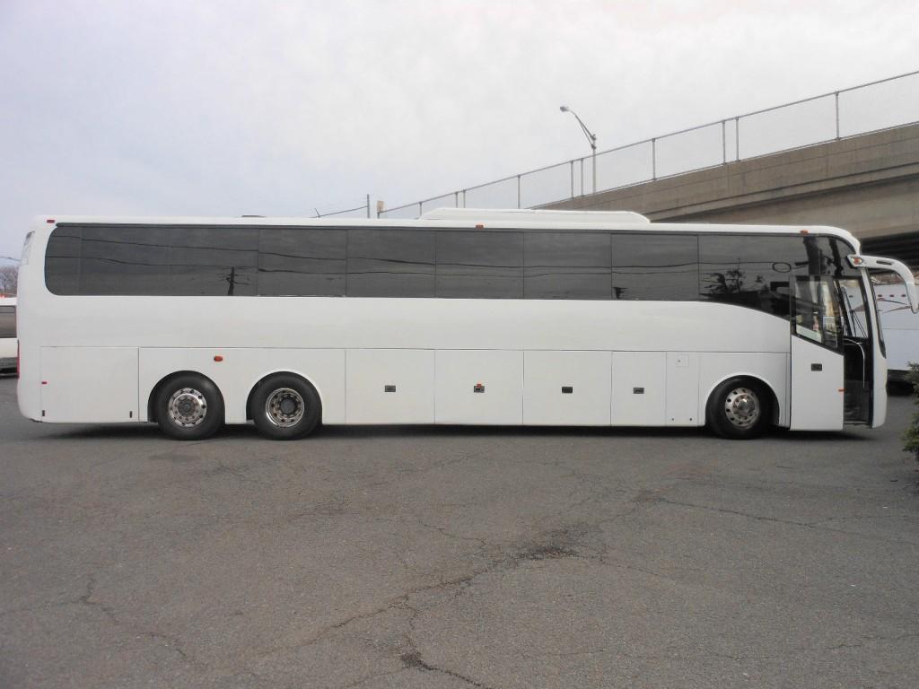 2007 BCI 45 Falcon 56 Passenger White Coach Bus