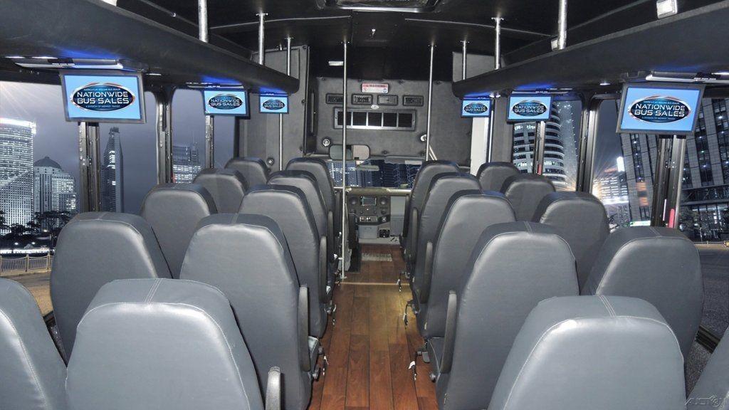 2015 Ford Starcraft 28 Passenger w/ Luggage Shuttle Bus