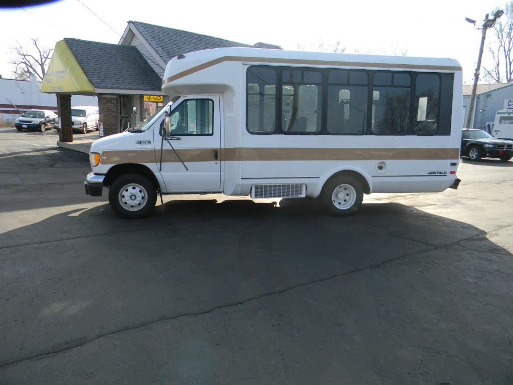 2000 Ford E350 Eldorado Wheelchair bus