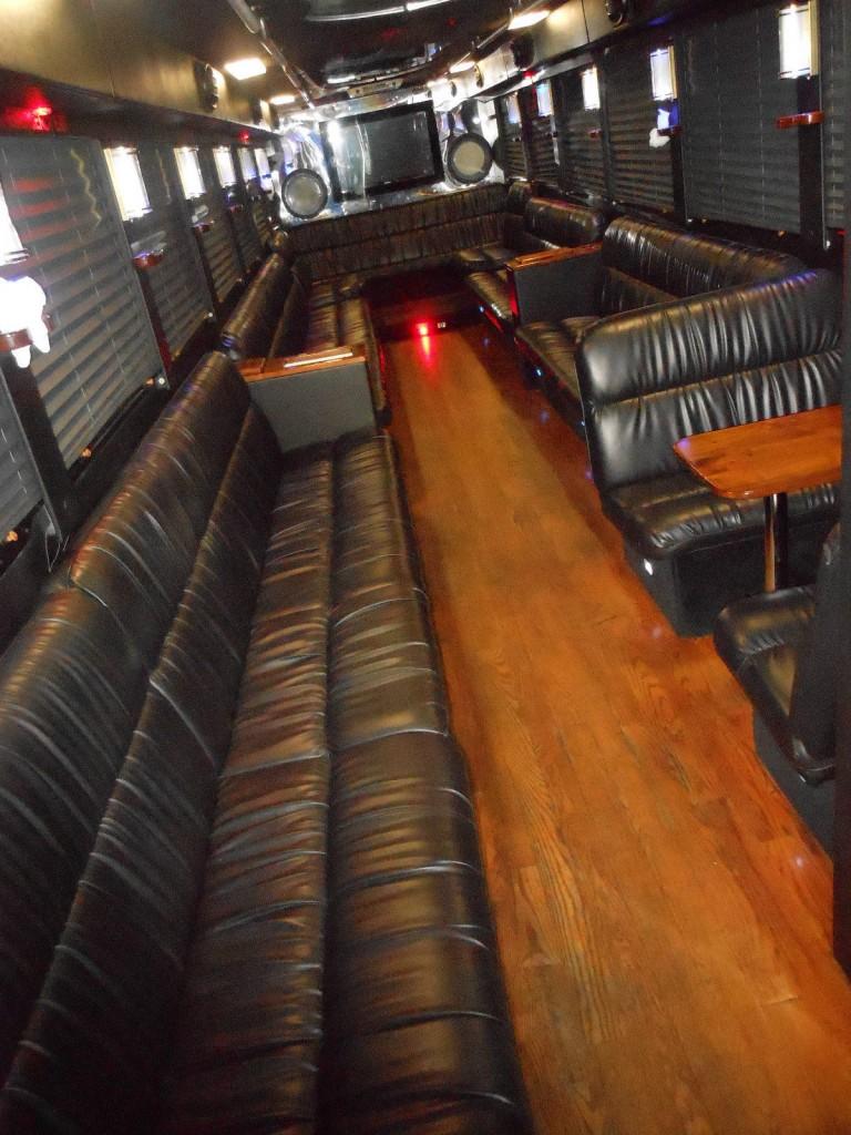 2004 Freightliner 40’ Tuxedo Limousine Coach Bus 44 pax
