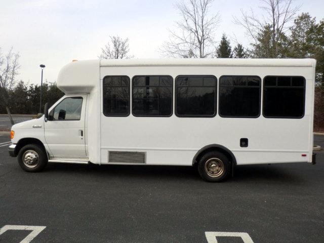 2006 Ford E450 Non-CDL Wheelchair Shuttle Bus