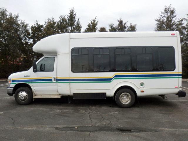 2009 Ford Startrans Non CDL Wheelchair Shuttle Bus