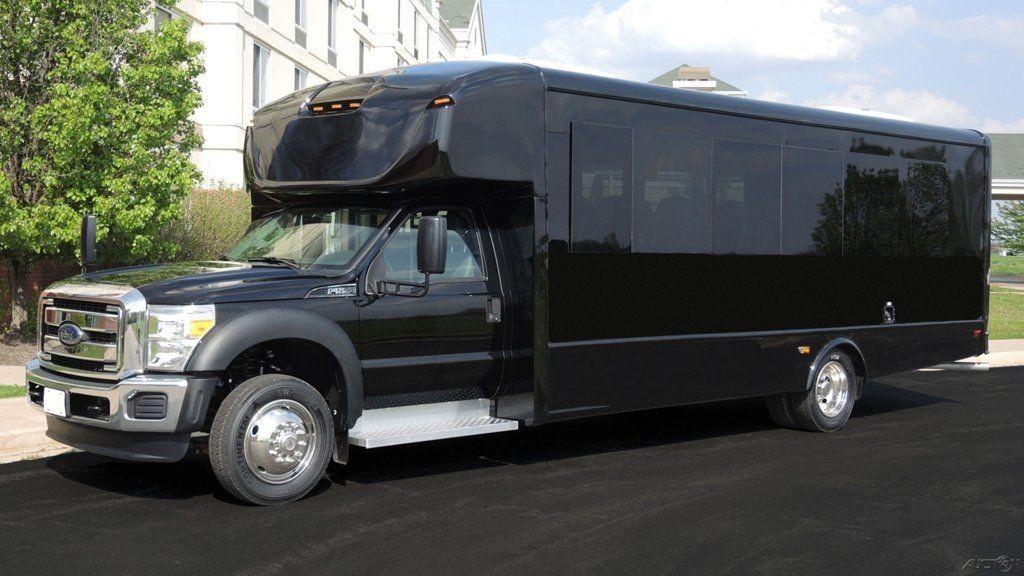 2015 Ford F550 Starcraft 28 Passenger Full Rear Luggage Shuttle Bus