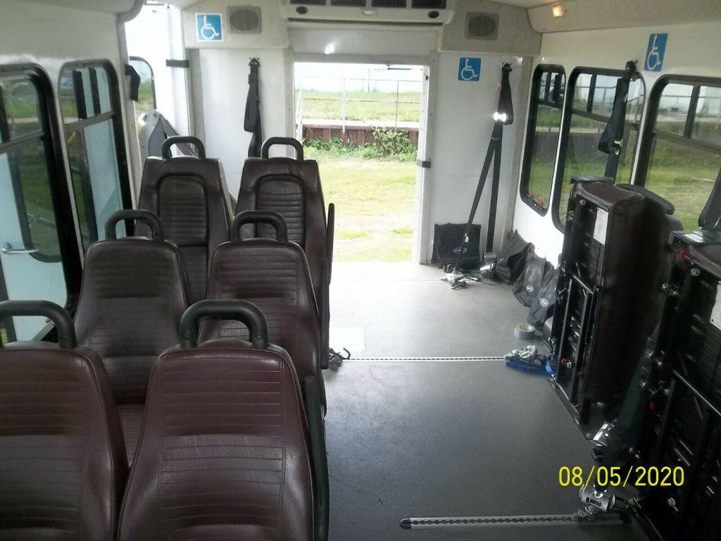 2012 Ford E450 Super Duty Starcraft Wheelchair Bus