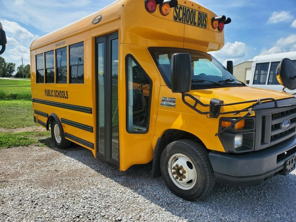 2017 Ford Starcraft Quest Bus 14 passenger extremely low mileage school bus!!!