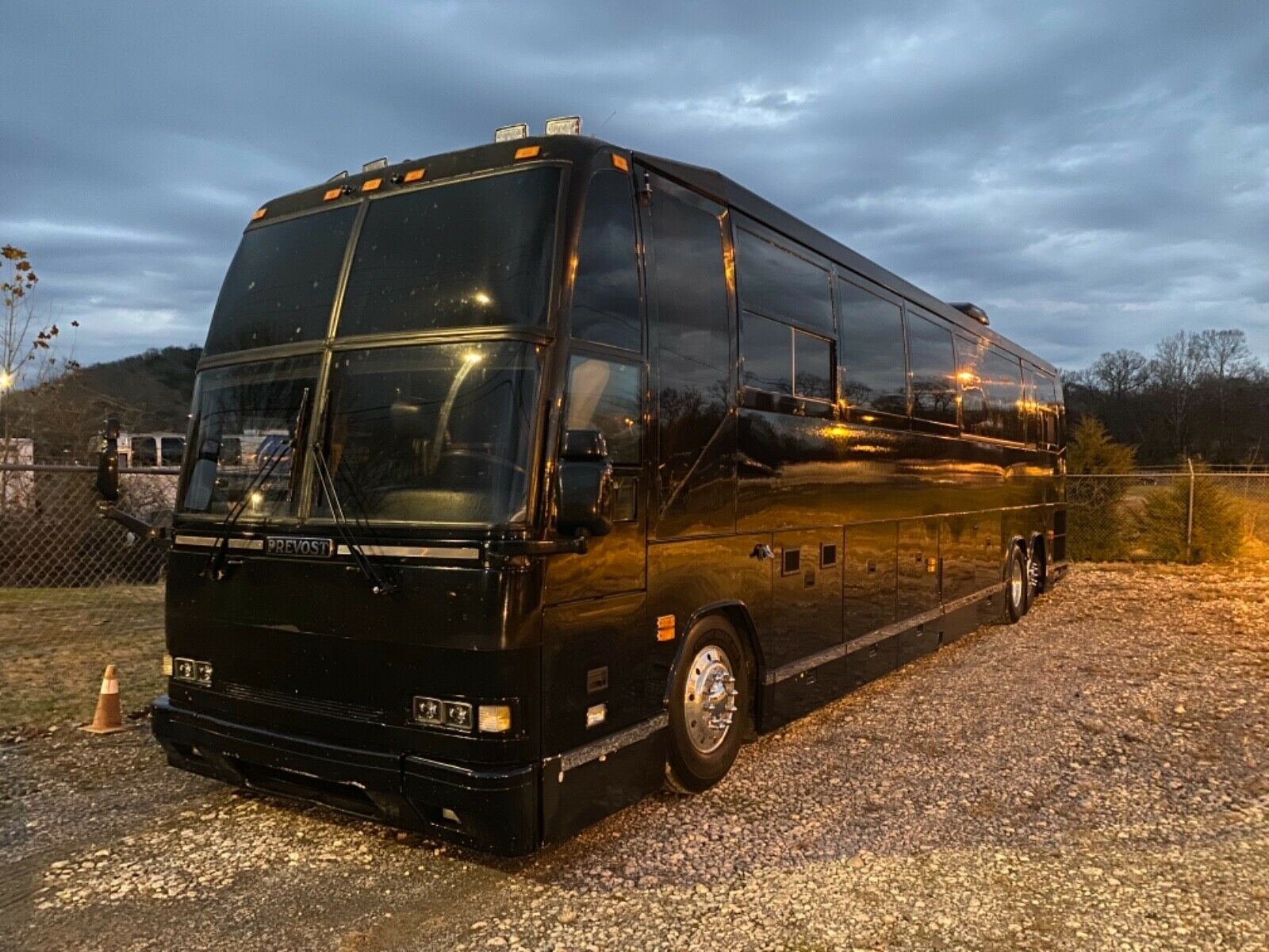 1999 Prevost H345 Entertainer with Shower for sale