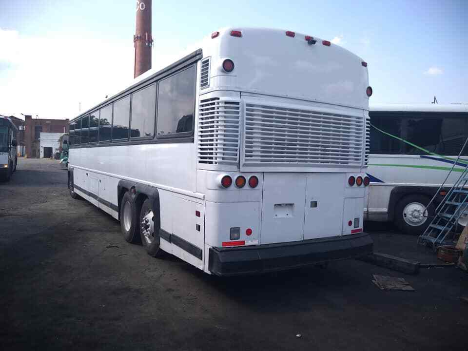 2000 MCI DL3 Coach Bus