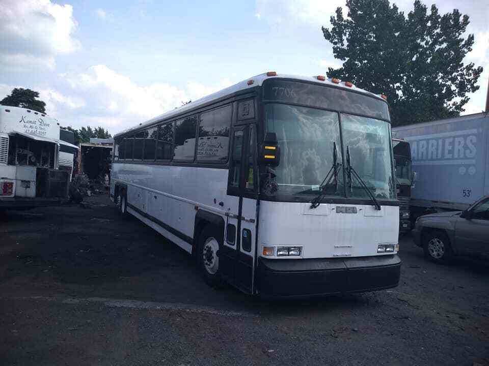 2000 MCI DL3 Coach Bus