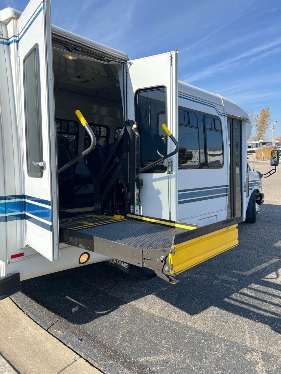 2012 Chevrolet 4500 Church Shuttle Bus Van Handicap Lift NO CDL For Sale 2012-chevrolet-4500-church-shuttle-bus-van-handicap-lift-no-cdl-for-sale