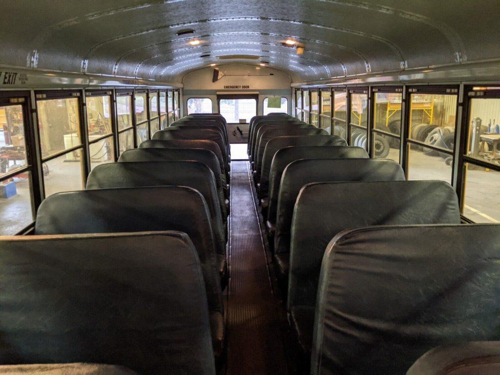 2000 Thomas / Freightliner 71- passenger School Bus