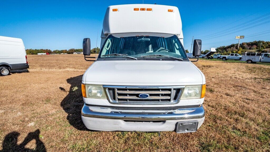 2003 Ford E450 Used Shuttle bus 7.3 Powerstroke Diesel low Miles Camper Party