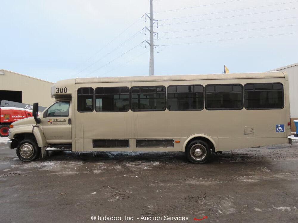 2006 GMC C5 30 Passenger Van Bus Wheelchair Lift V-8 6.6L Diesel