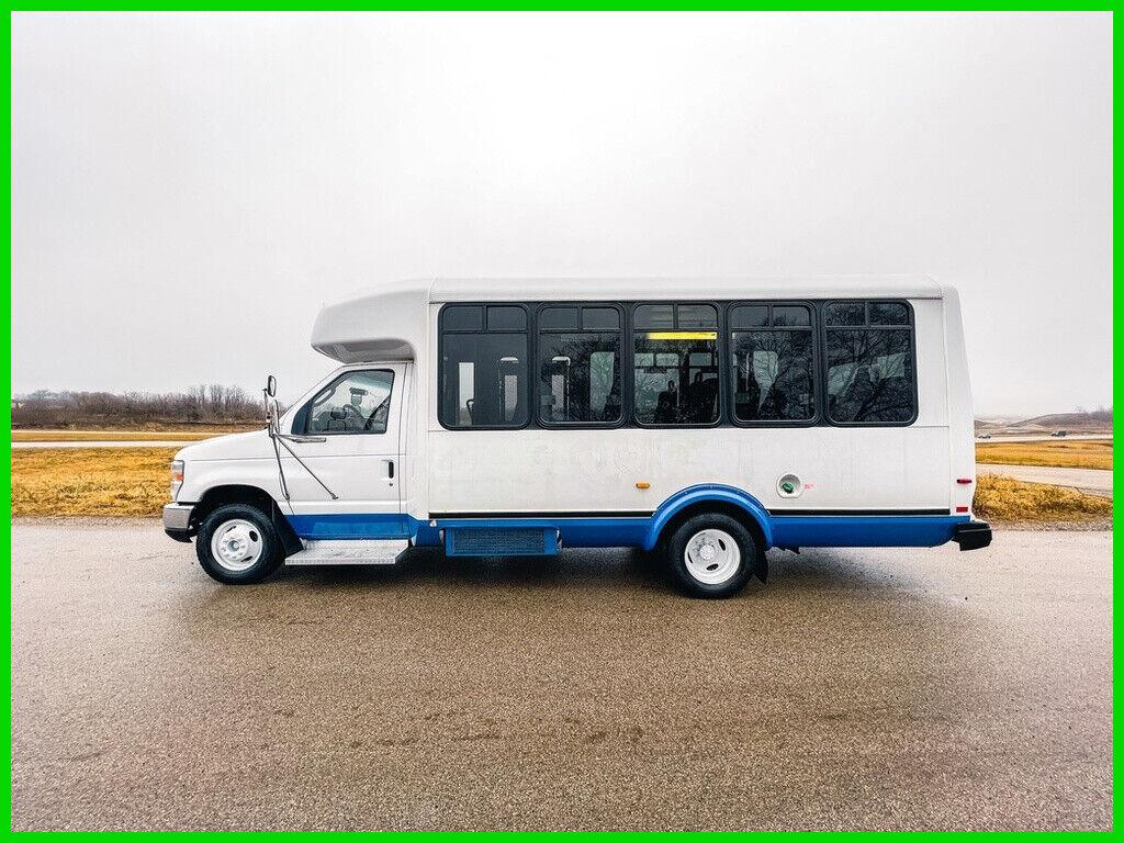 2010 Ford E-450 16 Passenger Shuttle Bus – Diesel