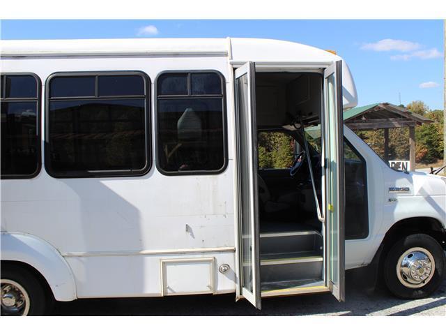 2010 Ford Econoline Commercial Cutaway, White with 121230 Miles