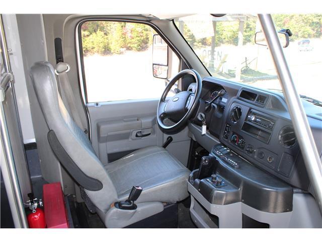 2010 Ford Econoline Commercial Cutaway, White with 121230 Miles