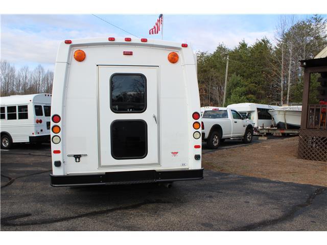 2010 Elkhart Econoline Commercial Cutaway, White with 46776 Miles