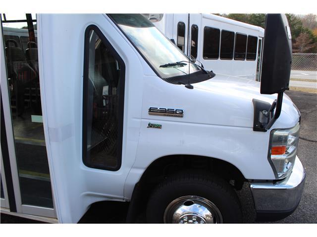 2010 Elkhart Econoline Commercial Cutaway, White with 46776 Miles