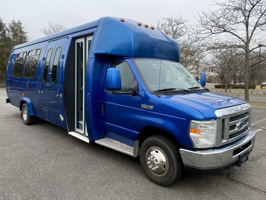 Fully Reconditioned 2011 Ford E450 23 Seat Luxury Shuttle Bus W/lift – Rear Luggage