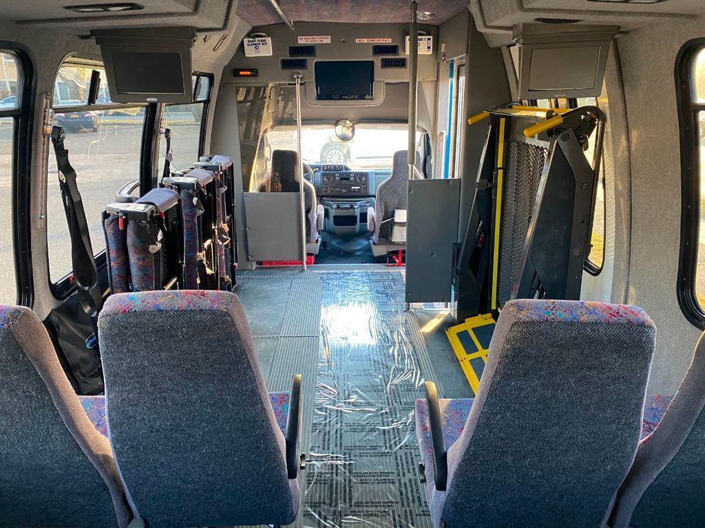 Fully Reconditioned 2011 Ford E450 23 Seat Luxury Shuttle Bus W/lift – Rear Luggage