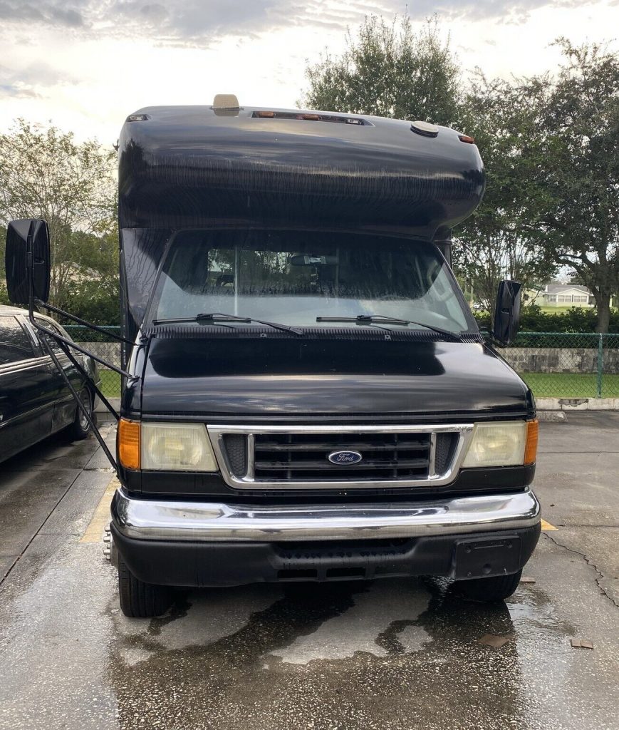 Used Black 2007 Ford E450 Shuttle Bus – Good Working Condition