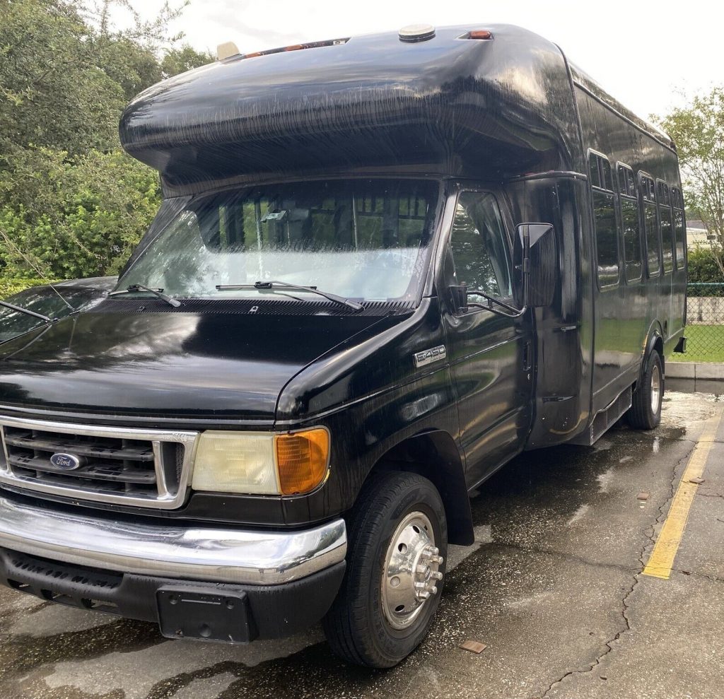 Used Black 2007 Ford E450 Shuttle Bus – Good Working Condition