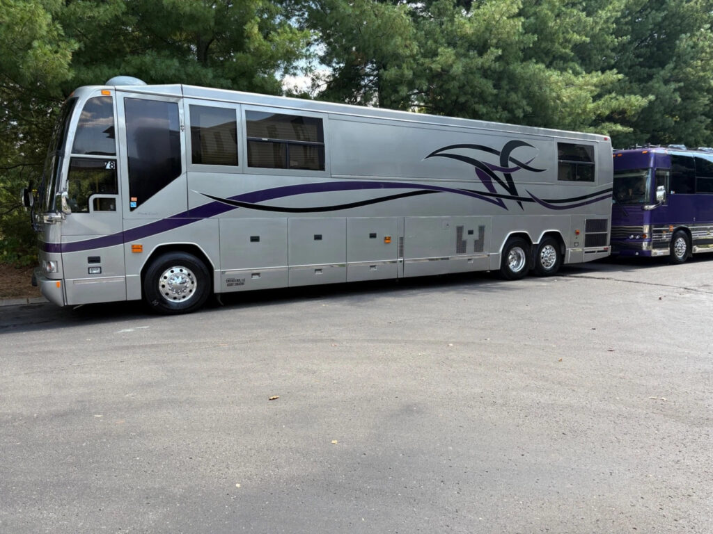 2001 Prevost H3-45 Bus Entertainer Motorhome