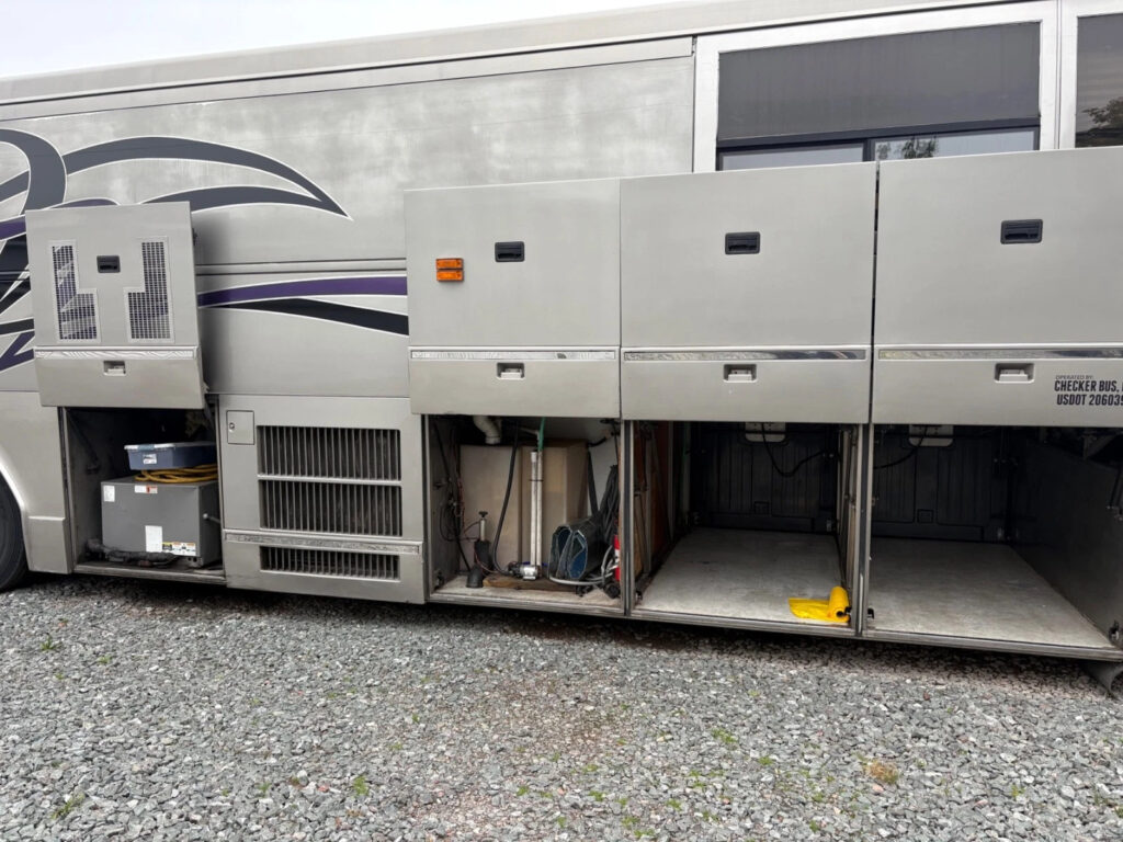 2001 Prevost H3-45 Bus Entertainer Motorhome