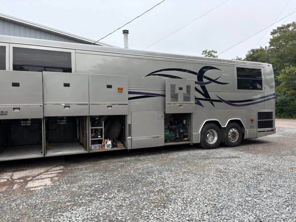 2001 Prevost H3-45 Bus Entertainer Motorhome