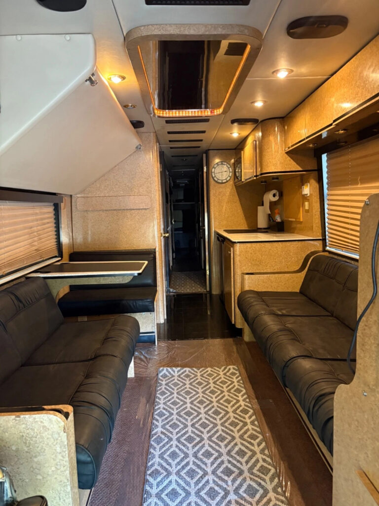 2001 Prevost H3-45 Bus Entertainer Motorhome