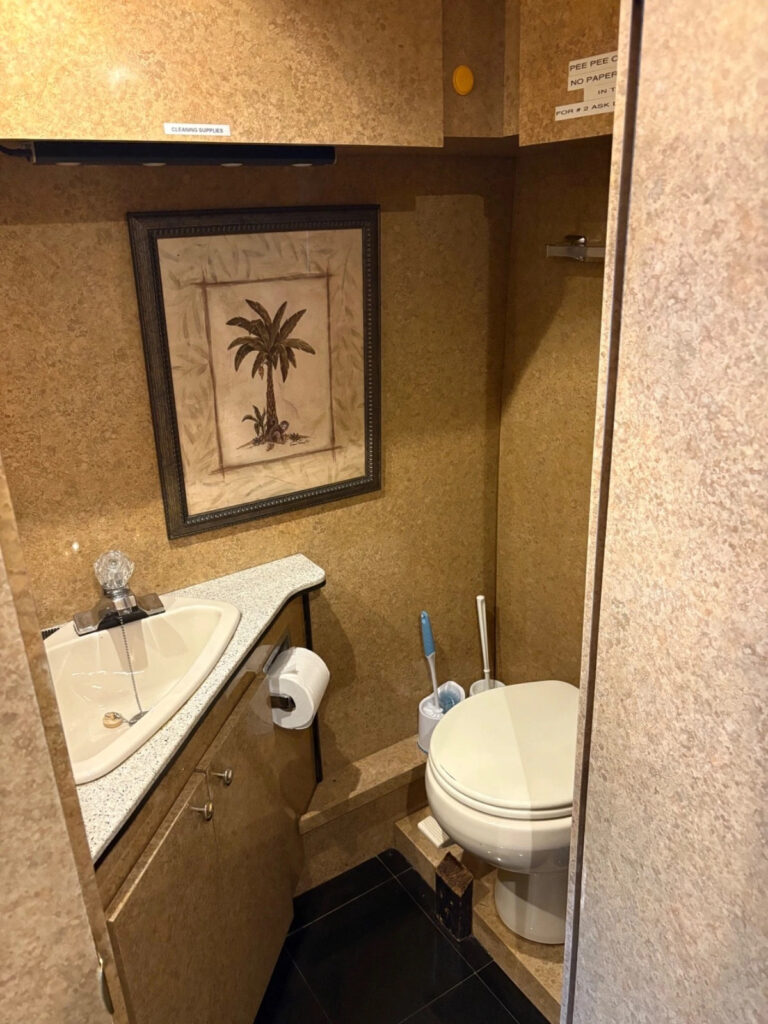 2001 Prevost H3-45 Bus Entertainer Motorhome