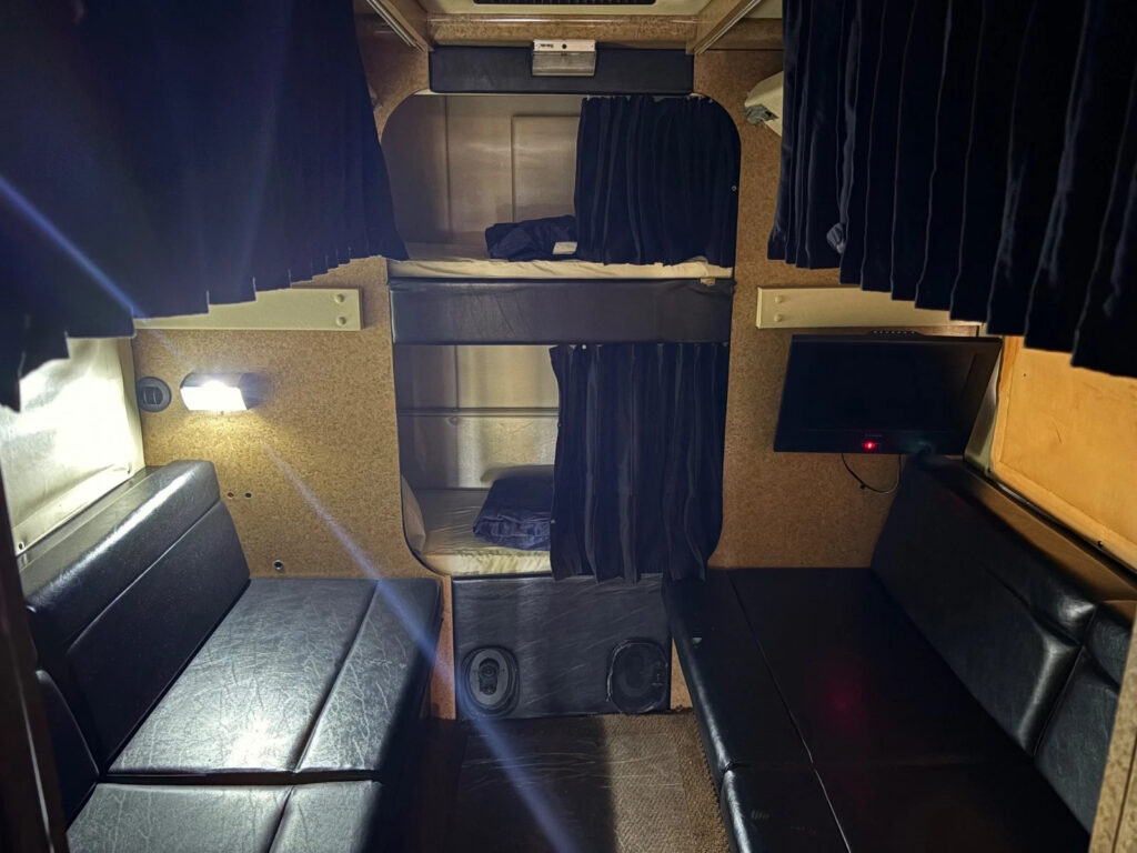 2001 Prevost H3-45 Bus Entertainer Motorhome