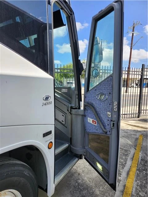 2009 MCI J 4500 56 Pax bus # 14-5364 in San Antonio Tx	526k Miles S60 B 500