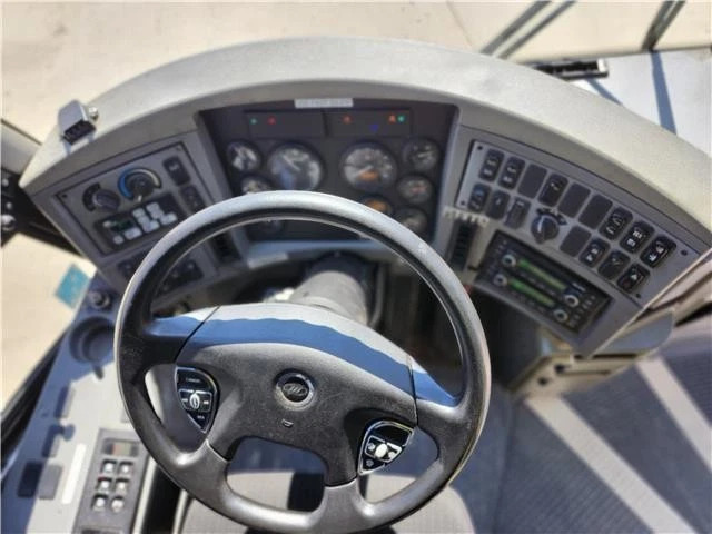 2009 MCI J 4500 56 pax