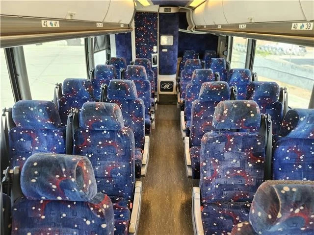 2009 MCI J 4500 56 pax