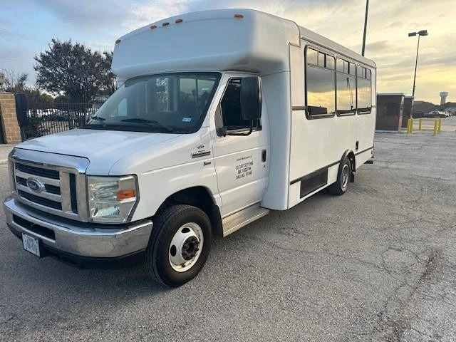 2013 Ford E 350 – 15 Pax ADA Shuttle -bus # 18-011	– in Dallas TX –	144 K GAS