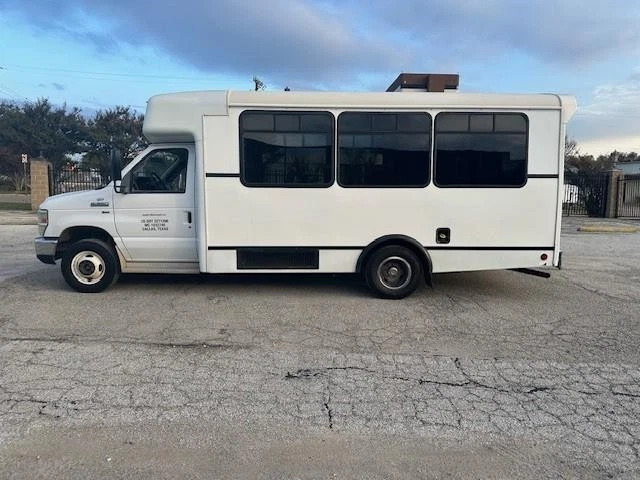 2013 Ford E 350 – 15 Pax ADA Shuttle -bus # 18-011	– in Dallas TX –	144 K GAS