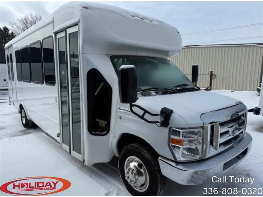 2019 Ford E450 shuttle bus