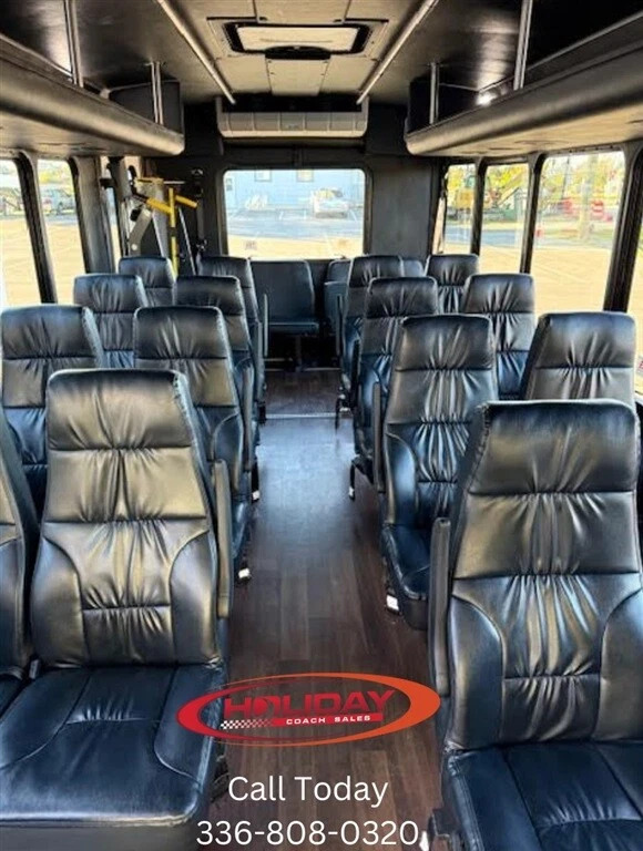 2019 Ford E450 shuttle bus