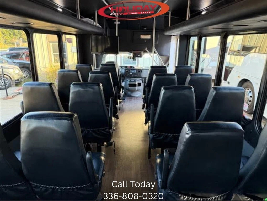 2019 Ford E450 shuttle bus