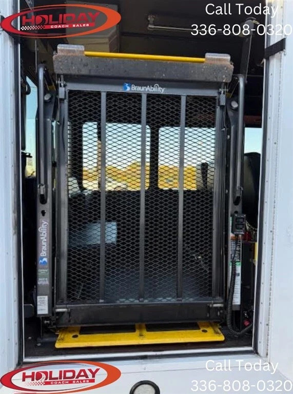 2019 Ford E450 shuttle bus